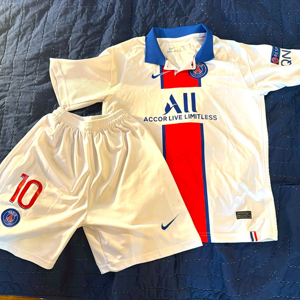 Neymar Jr PSG jersey with matching shorts